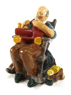 ROYAL DOULTON FIGUR " THE TOY MAKER " ARTIKELNUMMER HN 2250 REF 947/8