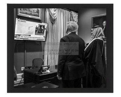 DONALD TRUMP & CROWN PRINCE SAUDIA ARABIA ON THE NEWS 8X10 FRAMED PHOTO