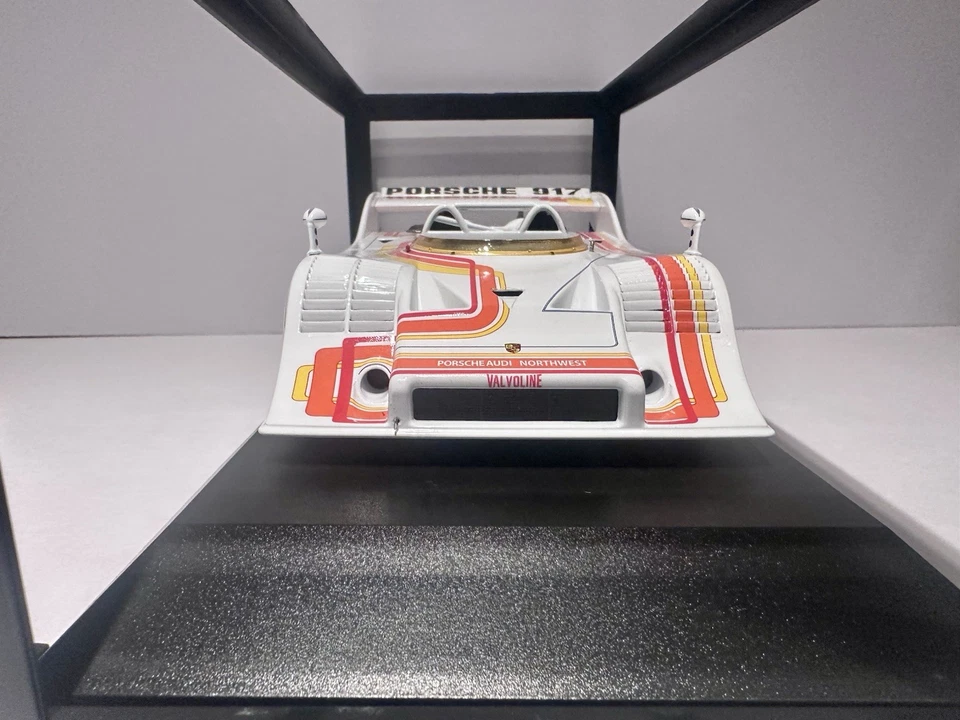 MINICHAMPS 1972 Porsche 917/10 Can-Am LE 350pcs 1:18 Scale Diecast Model Car - Image 4 of 4