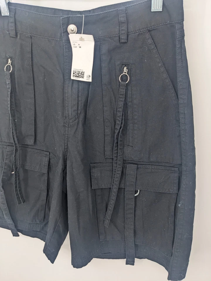 Pantalones Cortos Carga DIVIDED H&M Para Mujer 6 Negros Bolsillos Utilitarios Ropa de Calle Algodón Y2K Foto 2 de 4