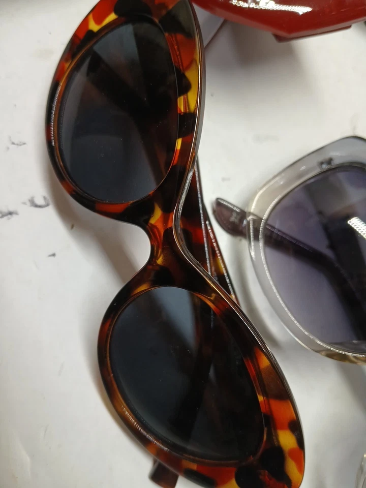 Lote de 17 gafas de sol de diseñador para mujer lote mixto Foto 3 de 4