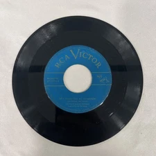 Phil Harris: NOBODY HERE BUT US CHICKENS / WOODMAN SPARE TREE, 45 RPM Vinyl