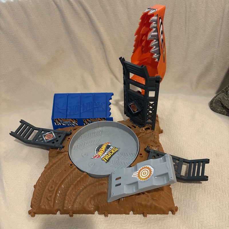 Hot Wheels Monster Trucks Arena Smashers  Spin Out Challenge, Tiger Shark Track