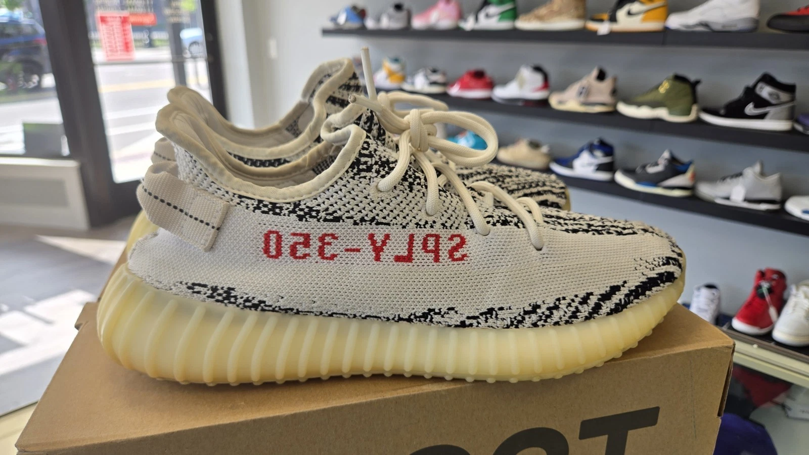 Taglia 10.5 Adidas Yeezy Boost 350 V2 Low Zebra