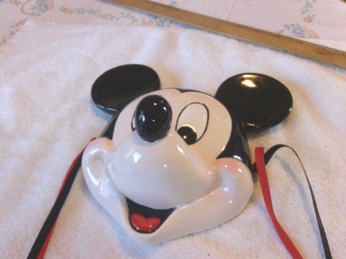 ディズニー ミッキーマウス 映画 フィギュア ガウチョ ダチョウ 陶器 オブジェ Amazon.co.jp: ディズニートラディション ジムショア ミニー