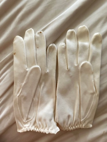 Vintage Ladies Gloves Size 7 White Stretchy cotton like material - Picture 2 of 4