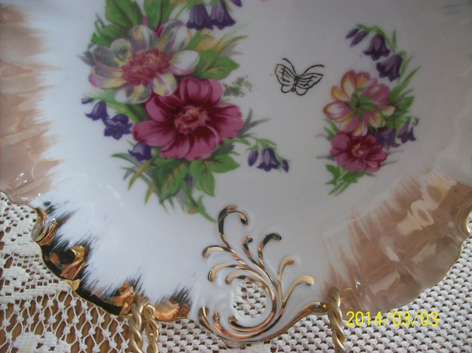Violeta Floral Spray y Mariposa De Colección Porcelana Oro Festoneado Tazón de Una Mango Foto 3 de 4