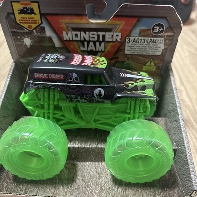 Monster Jam GRAVE DIGGER Light-Up Tires 1:43 Scale Spin Master - Box Rip Back