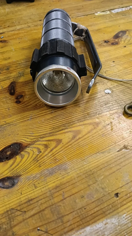 torcia subacquea Faemi mod.2001, funzionante ma con batteria da sostituire. - Image 3 of 4