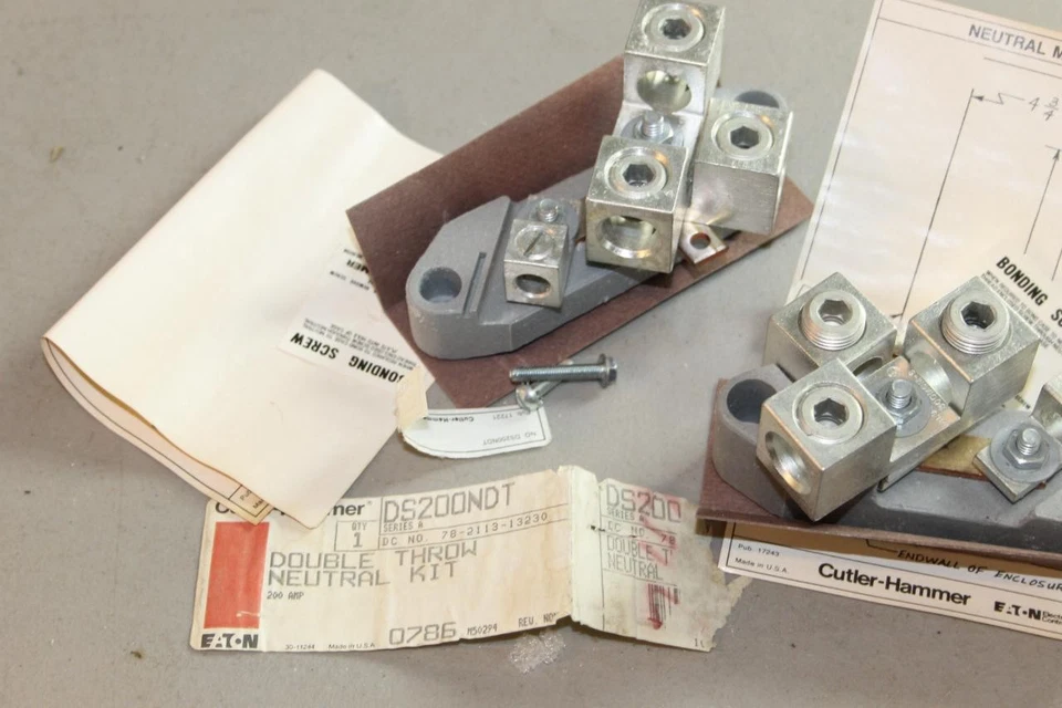 One Eaton Cutler Hammer DS200NDT 200 Amp Doble Tiro Neutro Kit Nuevo Caja Abierta Foto 2 de 2