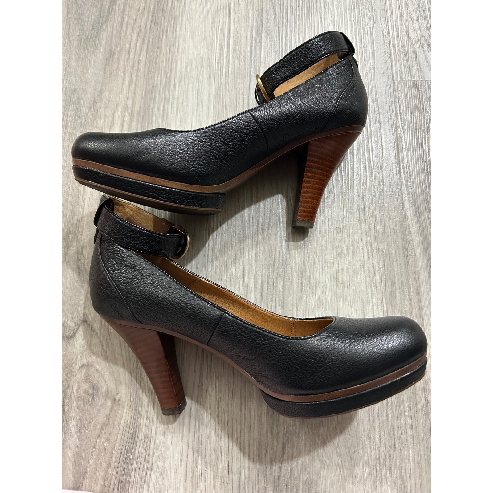 Sofft Black Manhattan Leather Ankle Strap Block Heel stacked sexy old money