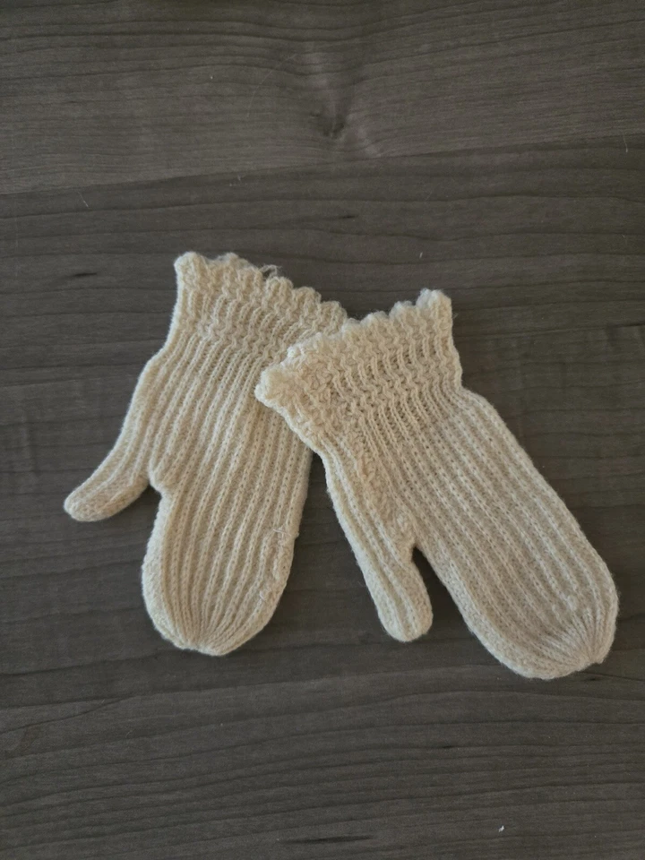 Hand Made Knit Children’s Clothes Hat Booties Gloves Sweater 1930s Vintage - Image 4 of 4
