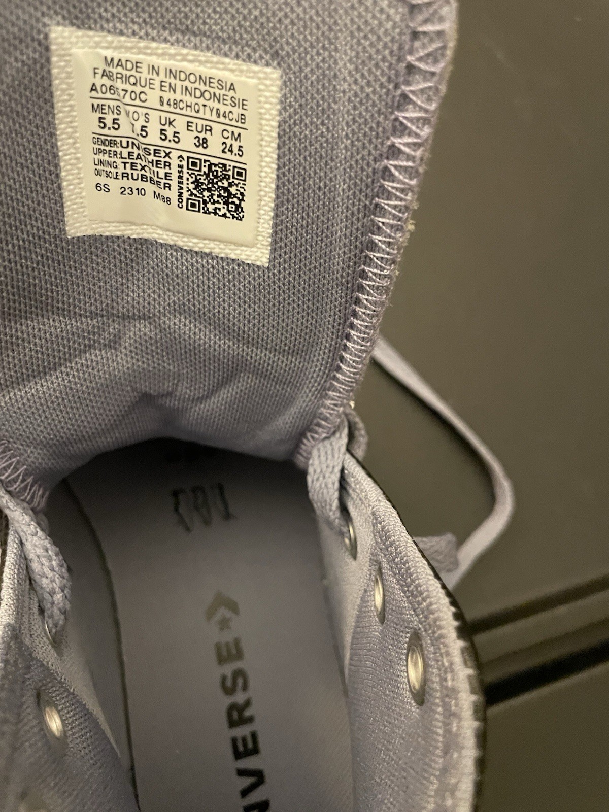 Converse Chuck Taylor All Star Women's Leather Sneakers Size 7.5 thumbnail 6