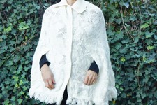 Vintage 60s-70s White Knit Poncho Cape Boho Mod Hippie Cottagecore Grannycore