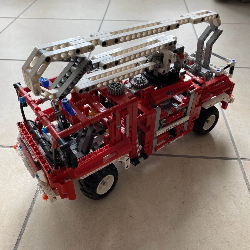 LEGO Technic 8289 Fire Truck, photo 1 sur 5