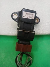 Mitsubishi Chrysler Eagle MAP Manifold Air Pressure Sensor MD305600,    E1T19172