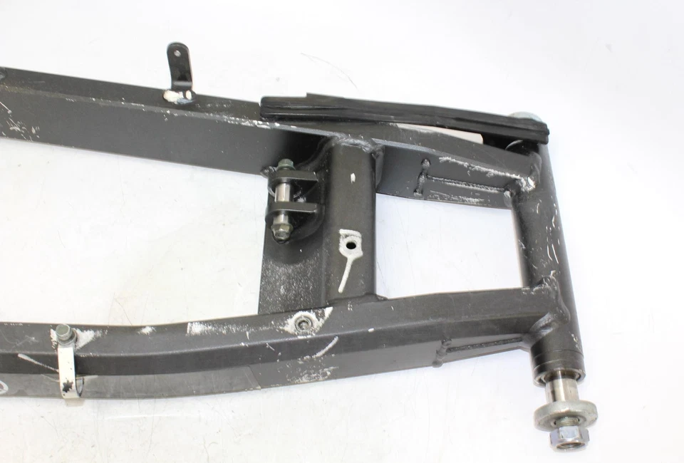 Задний поворотный рычаг задней подвески 2007 Yamaha Fz6 - Изображение 2 из 4