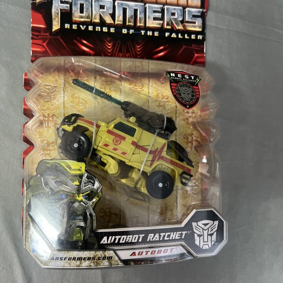 Transformers Revenge of The Fallen - Autobot Ratchet - Deluxe - NEST - Figure - Image 2 of 4