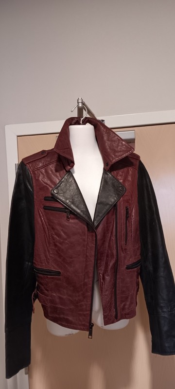 LEVIS SOFT LEATHER BURGUNDY WINE BLACK MOTOR CYCLE RETRO ZIPPER POCKETS SZ M