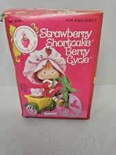 VINTAGE 1982 KENNER STRAWBERRY SHORTCAKE BERRY CYCLE BIKE TRICYCLE DOLL VEHICLE