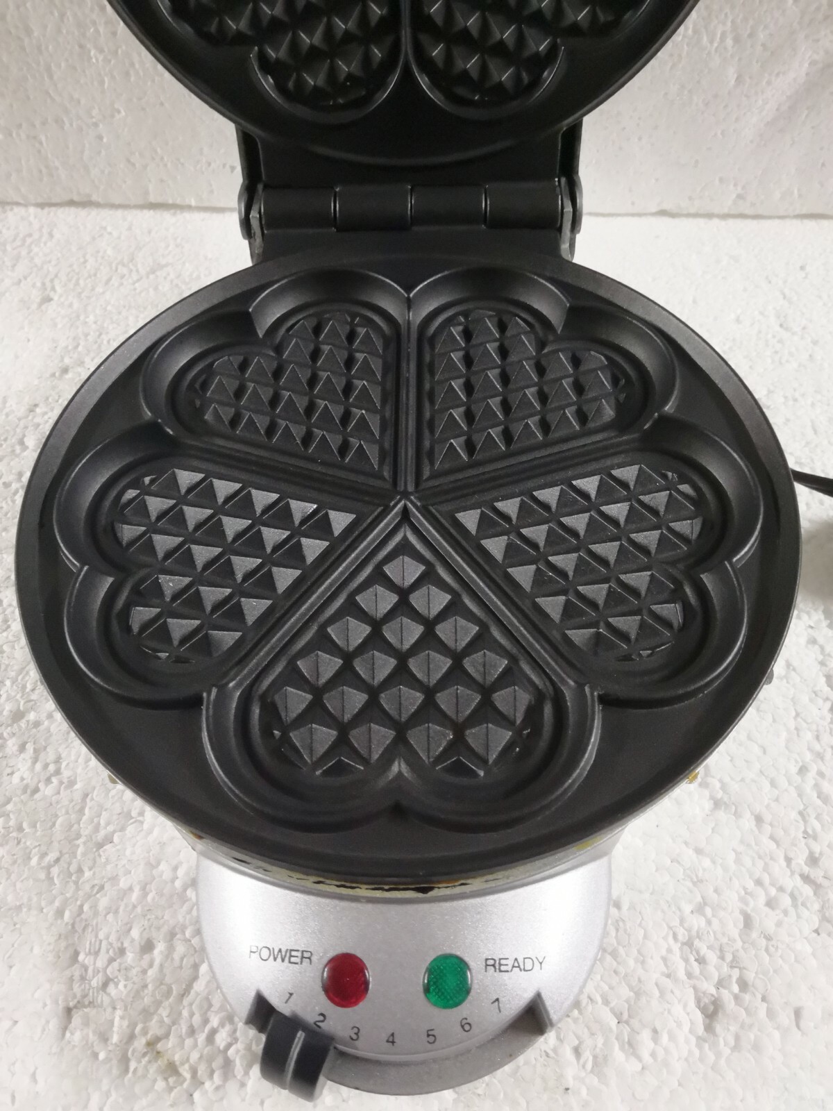 VillaWare Uno Heart Shape Round Waffler 2003 Waffle Maker eBay