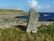Photo A3 Troswick Standing Stone Skelberry/HU3916 Looking 'up' c2011
