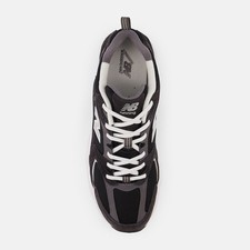 Size 9.5 - New Balance 530 Black