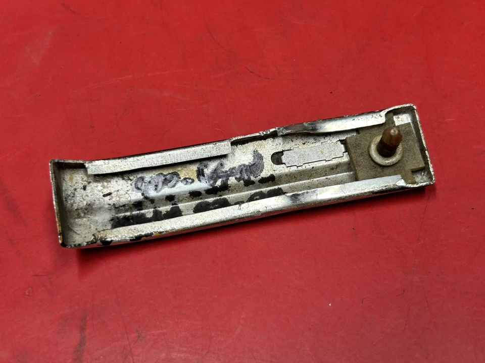 Ford F-150 F-100 XLT 1981 personalizado - cabina de pasajero esquina moldura de moldura delgada superior Foto 3 de 4