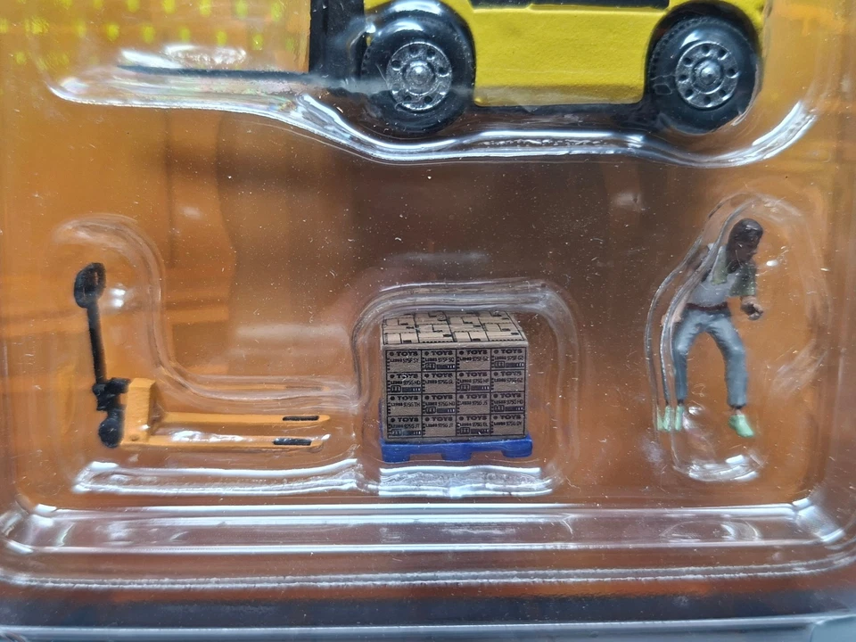 American Diorama 1/64 Figures Heavy Lifters Forklift Set MiJo Exclusive (NG01) - Photo 3/3