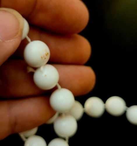 Collar de lazo con cuentas blancas; 17" simulacro/imitación "perlas"; deslizamiento sobre la cabeza-sin broche DISFRAZ - Imagen 9 de 11