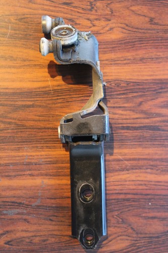 VW T5 Transporter BJ 2005  Rollenführung Schiebetür hinten rechts 7H0843336D