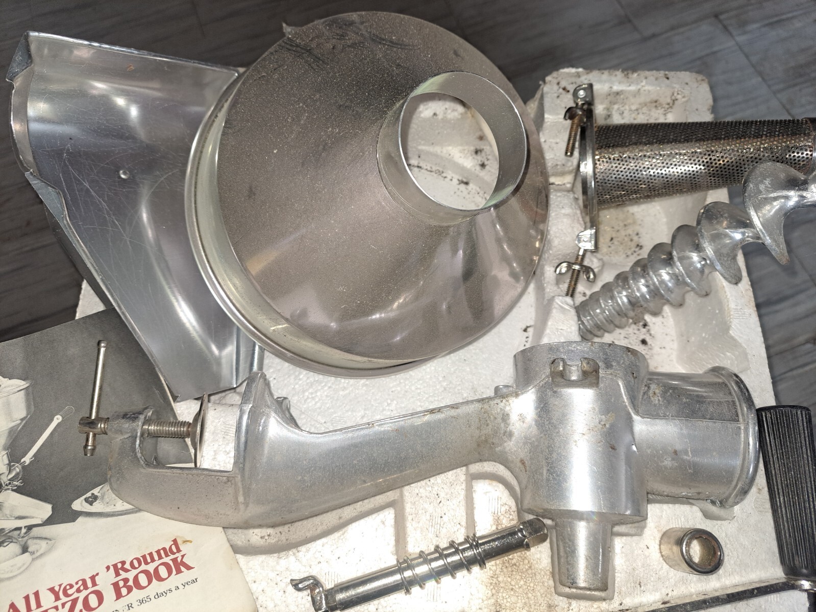 Vintage GARDEN WAY SQUEEZO STRAINER Metal Food Preserver 3 Screens