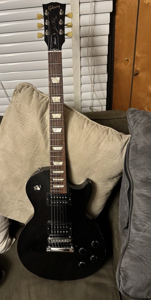 Gibson Les Paul studio 黑色褪色 2010 — 第 3/4 张图片