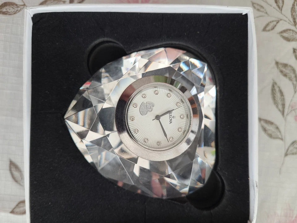 BULOVA HEART SHAPED CRYSTAL TIMEPIECE 4" IN DIAMETER W/BOX - Image 2 of 4