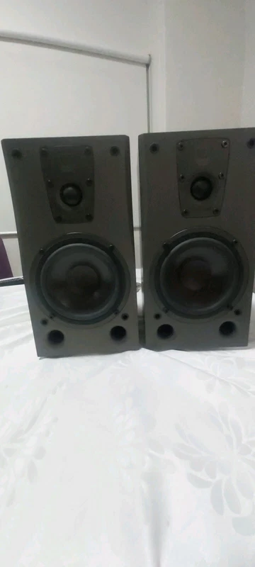 bookshelf speakers gumtree