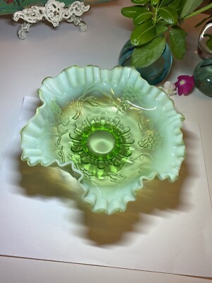 ジェファーソン　グラス　グリーンオパールセント　フェントン Vintage Fenton Green Opalescent Glass Ruffled Grape Footed Bowl | eBay