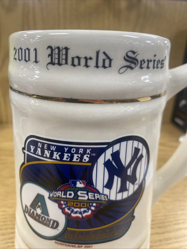 DIAMONDBACKS & YANKEES - 2001 WORLD SERIES CERAMIC STEIN - Image 3 of 4