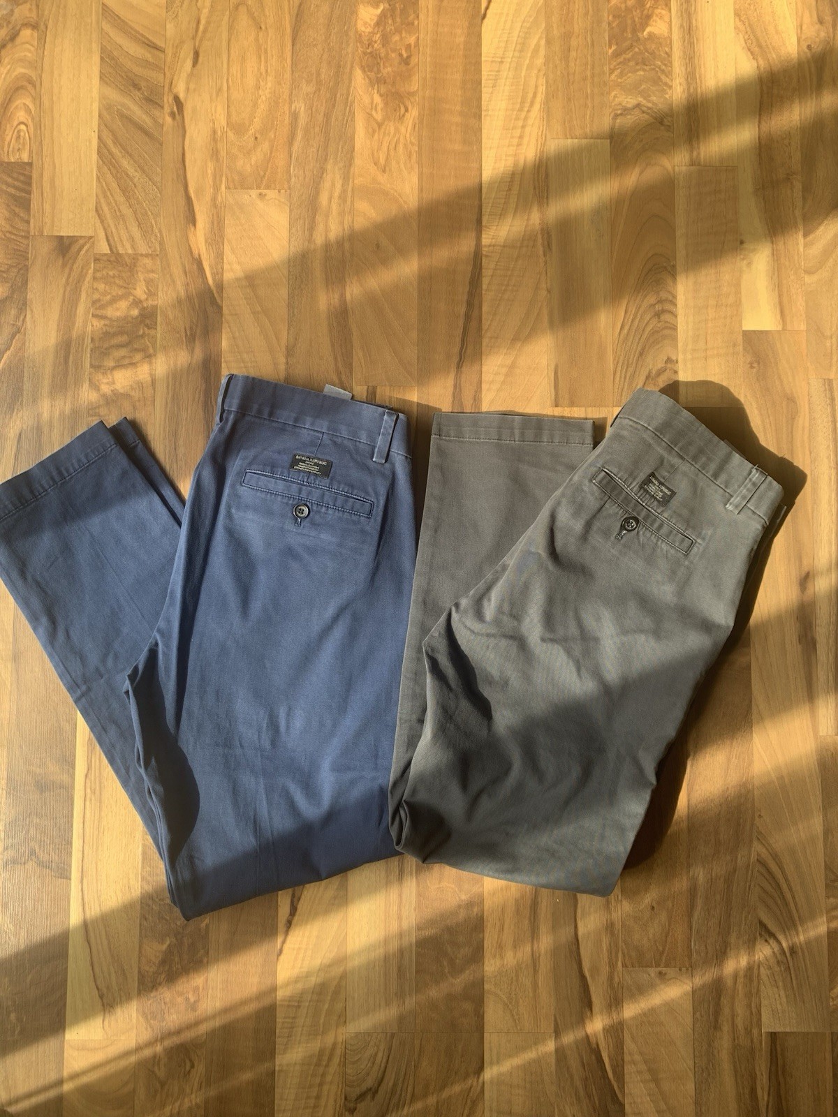 Stylish Banana Republic Chinos 32x30 Set of 2 for Men