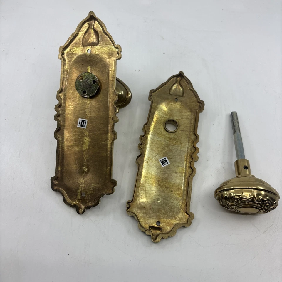 Nostalgic Warehouse Victorian Long Plate Victorian Knob in Brass INCOMPLETE SEE - Image 4 of 4