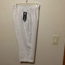 Women’s Capris NWT RL Richard’s Ecru Size 14 Inseam 18.5