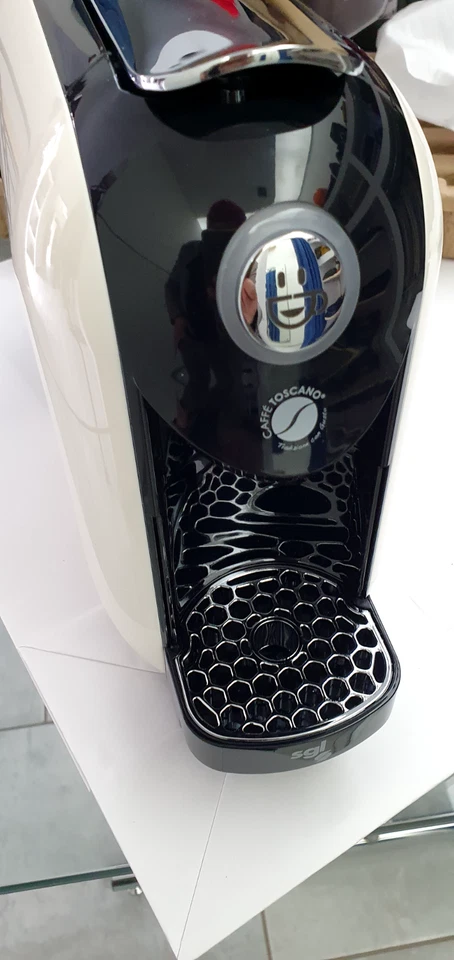 macchina caffe capsule SGL + 100 capsule fatto un 300 caffè vendo cambio modello - Immagine 2 di 4