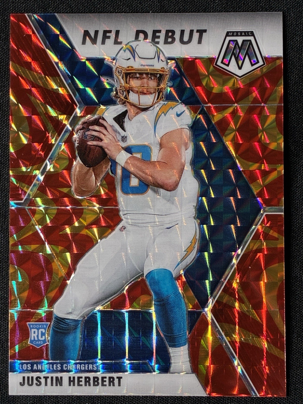 2020 Panini Mosaic Justin Herbert NFL Debut #263 Mosaic Reactive Orange (RC)