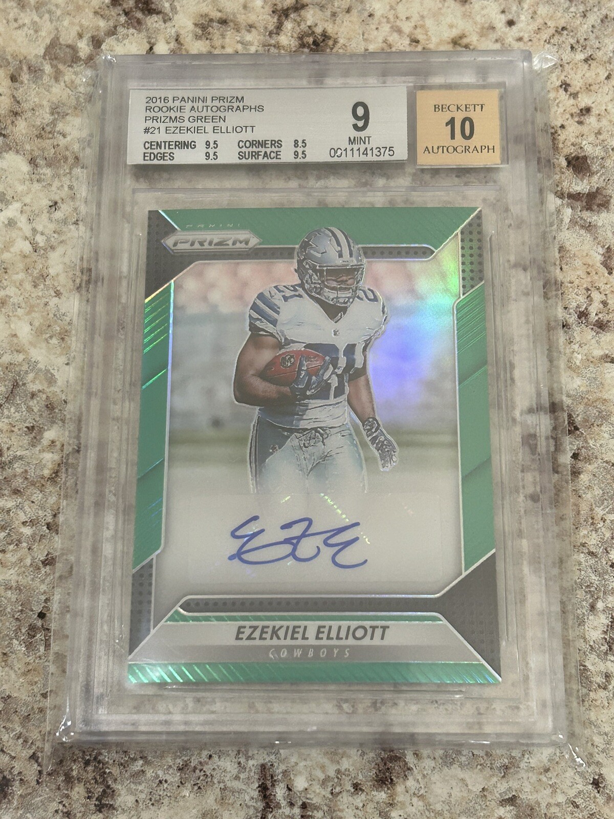 2016 Panini Prizm Ezekiel Elliott Green Rookie Auto BGS 9 Mint SP /26! Rare