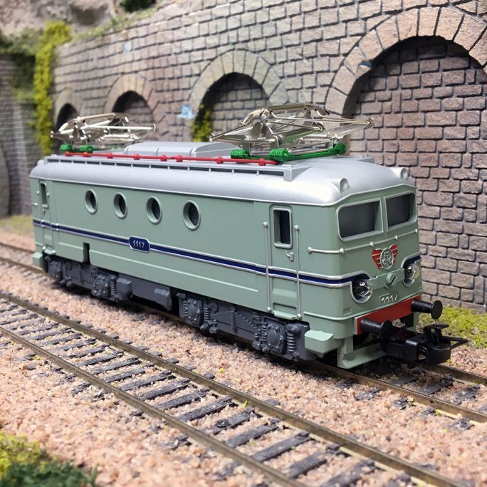 Locomotive électrique série 1100 NS Époque III en livrée turquoise numérique H0
