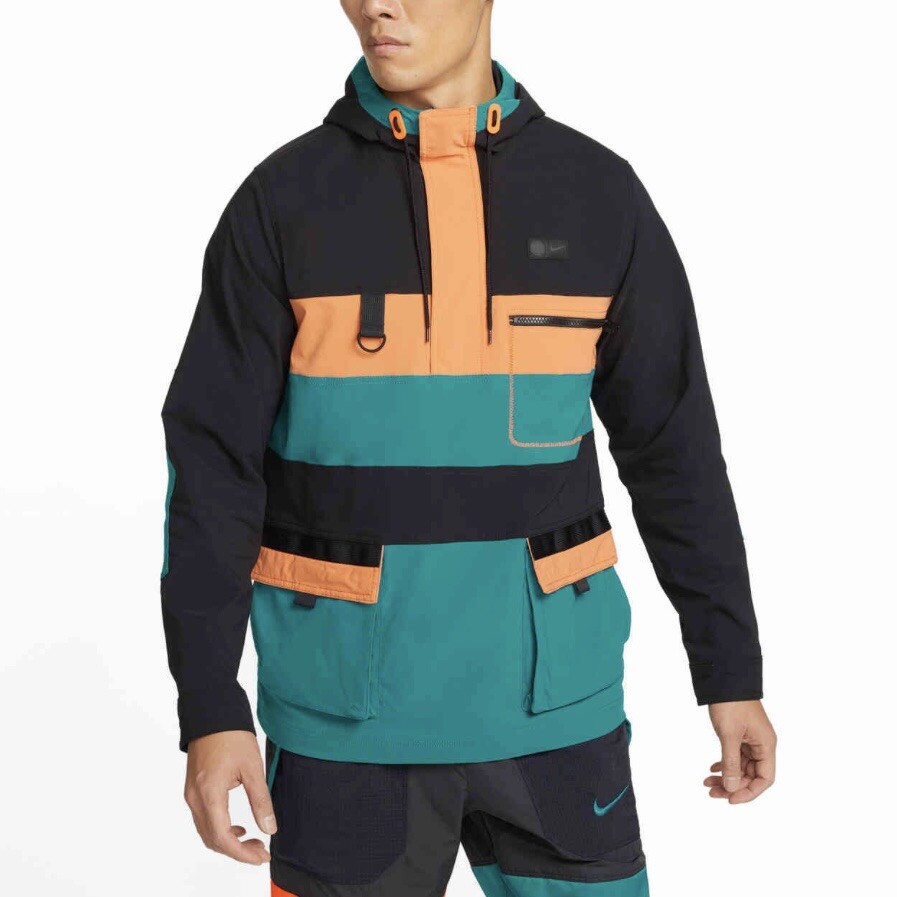 SACAI X NIKE [M] Giacca calcio attiva con cappuccio tessuto CHELSEA FC LONDON x NIKE SPORTSWEAR NSW