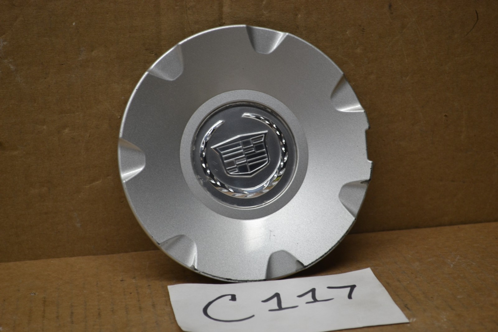 04 05 06 07 08 Cadillac CTS ONE 1 Hub Cap Center used Chrome #117-C