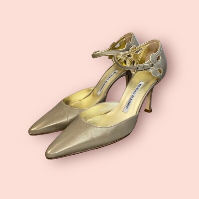 MANOLO BLAHNIK ベージュ ハイヒール　ポインテッドトゥ MANOLO BLAHNIK Pale Gold D'Orsay Point Toe Ankle Strap Heel
