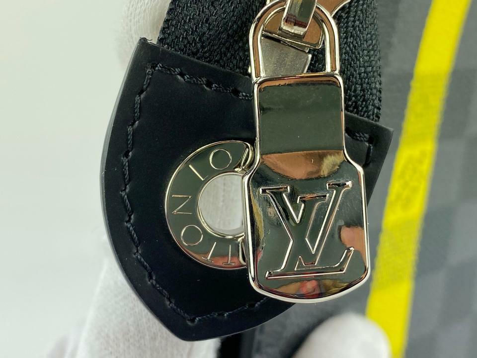 Louis Vuitton Damier Graphite Pochette Voyage MM Zip Clutch
