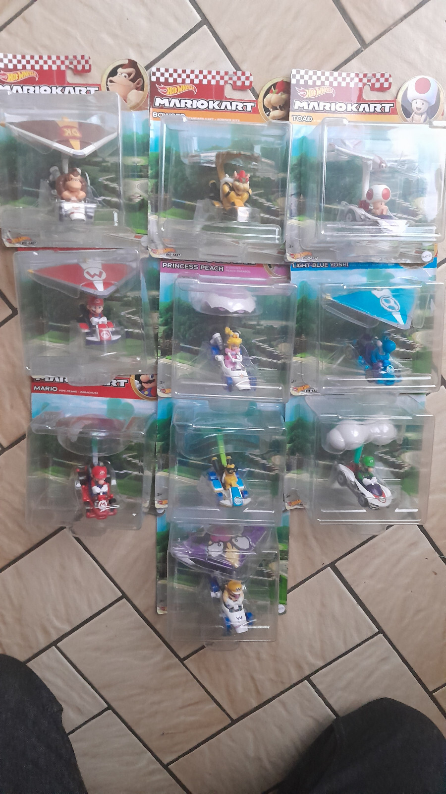 Hot Wheels Mario Kart lot 10 voitures miniatures de collection Bowser Peach