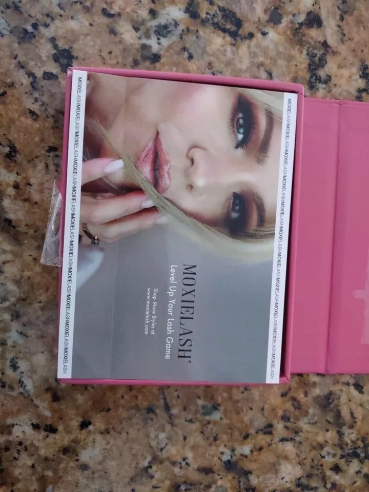 MOXIELASH Essentials Kit (Vol 3) With Magnetic Eyeliner Brand New Open Box - Image 2 of 3